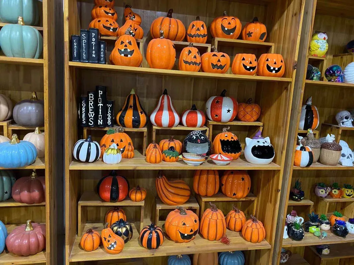 Seasonal shelf presentation